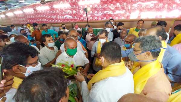 মমতা বন্দ্যোপাধ্যায়কে নিশানা মমতা বন্দ্যোপাধ্যায়কে নিশানা