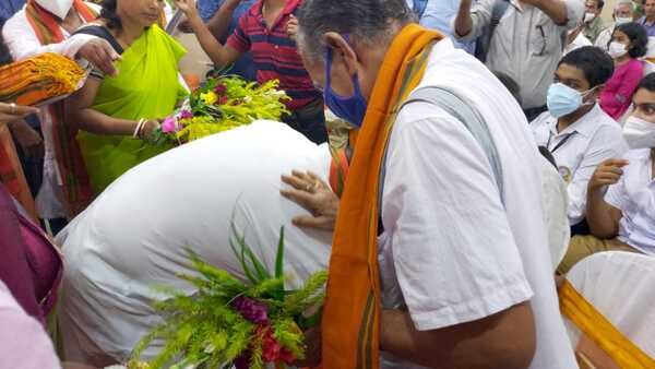 মাথা নত না করতে আহ্বান মাথা নত না করতে আহ্বান