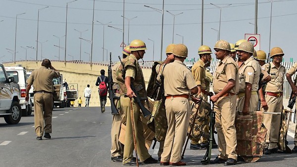 সোশ্যাল মিডিয়ায় ভাইরাল তল্লাশি–অভিযানের ছবি