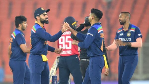 কয়েক ঘণ্টাতেই দল ঘোষণা