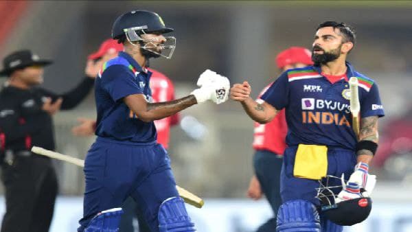 কতজনের দল?