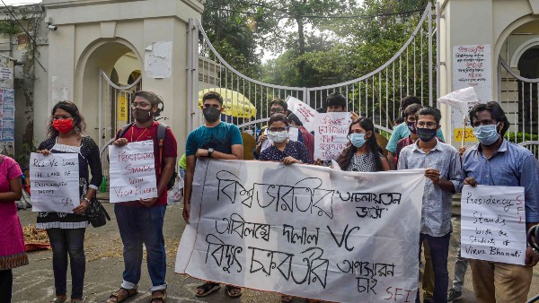  বিশ্বভারতীতে ছাত্র বিক্ষোভ