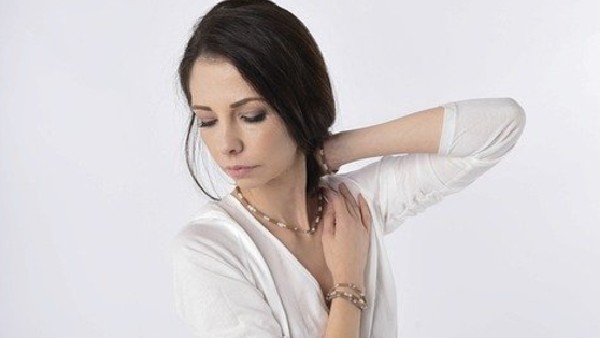  সাদা চুল থেকে মুক্তি পেতে কী করণীয়?