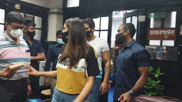 শুধু মায়ের নাম কেন? শুধু মায়ের নাম কেন?