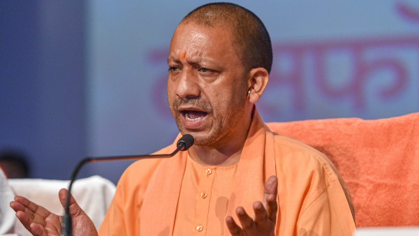 যোগীকে নিয়ে বিতর্কিত মন্তব্য