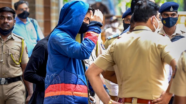 আরিয়ান কাণ্ডে বিজেপির বিরুদ্ধে বিস্ফোরক নবাব আরিয়ান কাণ্ডে বিজেপির বিরুদ্ধে বিস্ফোরক নবাব