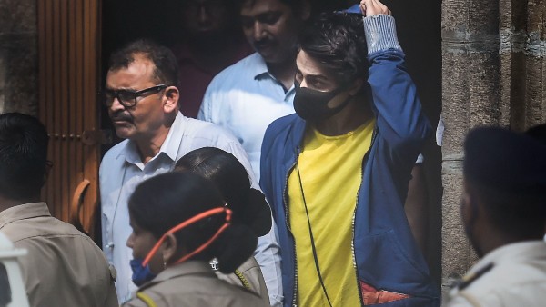 আরিয়ান গ্রেফতার আরিয়ান গ্রেফতার