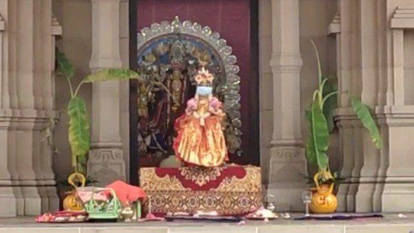 ভক্তশূন্য বেলুড় মঠে মহাষ্টমী, বিধি মেনে হল কুমারী পুজো ভক্তশূন্য বেলুড় মঠে মহাষ্টমী, বিধি মেনে হল কুমারী পুজো