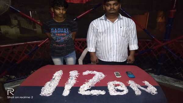 সীমান্তে আটক সাড়ে তিন কেজি রুপো