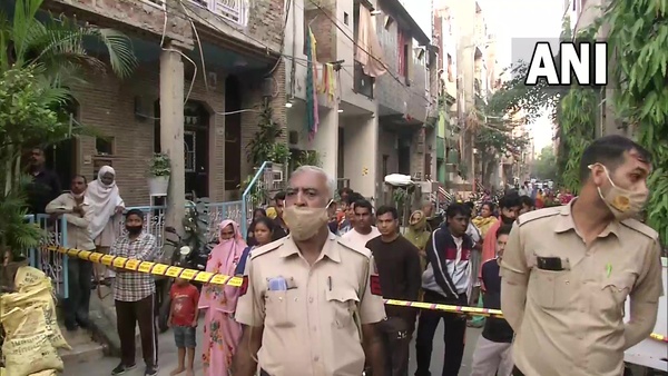 দিল্লিতে অগ্নিকাণ্ডে মৃত ৪ দিল্লিতে অগ্নিকাণ্ডে মৃত ৪