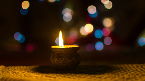 দীপাবলির দিন ঝাড়ু 