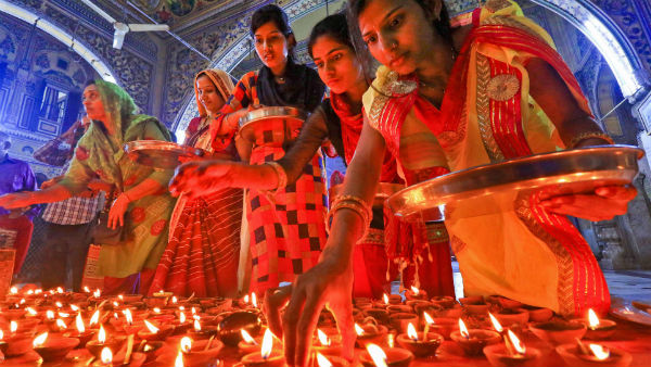 ১৪ শাক ধোওয়া জল ছিটিয়ে ১৪ শাক ধোওয়া জল ছিটিয়ে
