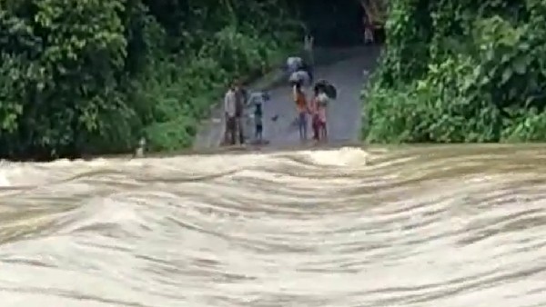 ভাসছে নৈনিতাল ভাসছে নৈনিতাল