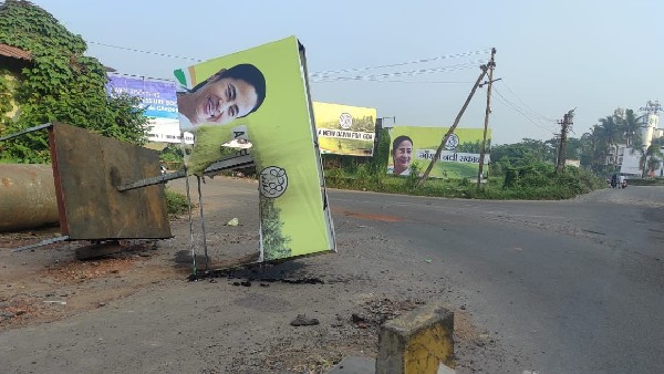মুখ্যমন্ত্রীর পদত্যাগ দাবি মুখ্যমন্ত্রীর পদত্যাগ দাবি