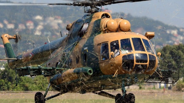 মাঠে নামছে এমআই-১৭ হেলিকপ্টার মাঠে নামছে এমআই-১৭ হেলিকপ্টার