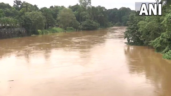ছাড়া হয়েছে বাঁধের জল ছাড়া হয়েছে বাঁধের জল