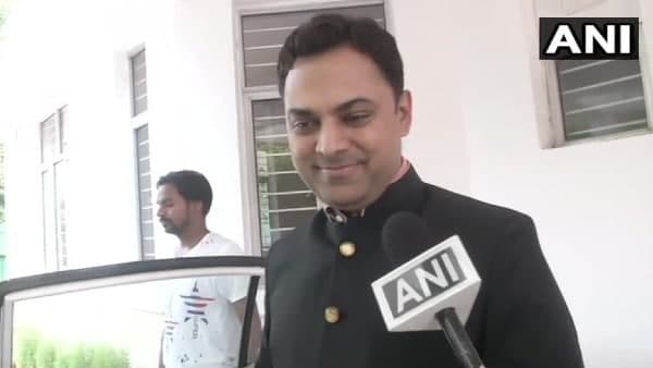 পদ ছাড়লেন KV Subramanian পদ ছাড়লেন KV Subramanian