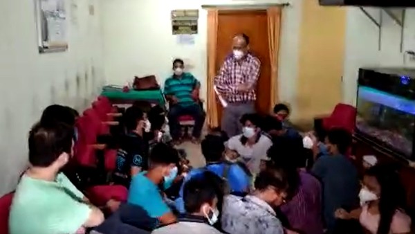 ঘর থেকে বেরিয়ে ছুটছেন অধ্যক্ষ