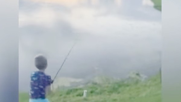 মাছটি ডাঙাতেও তুলতেই সামনে এল ভয়ানক যমদূত