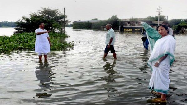 বন্যা পরিস্থিতি পরিদর্শনে মুখ্যমন্ত্রী বন্যা পরিস্থিতি পরিদর্শনে মুখ্যমন্ত্রী