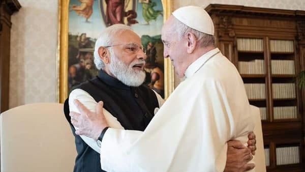 ফ্রান্সিসকে ভারতে আমন্ত্রণ জানালেন প্রধানমন্ত্রী মোদী ফ্রান্সিসকে ভারতে আমন্ত্রণ জানালেন প্রধানমন্ত্রী মোদী