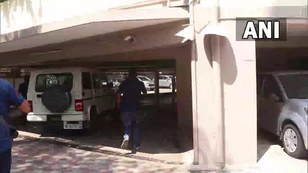 একাধিক জায়গাতে তল্লাশি একাধিক জায়গাতে তল্লাশি