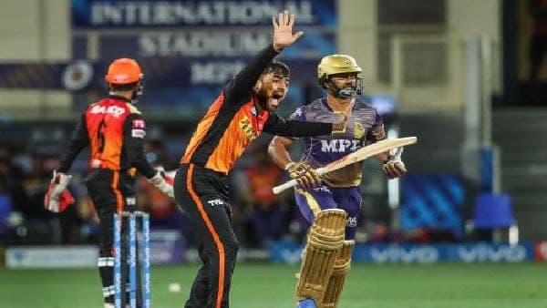 দাপুটে জয়ে শেষ চারের দিকে কেকেআর দাপুটে জয়ে শেষ চারের দিকে কেকেআর