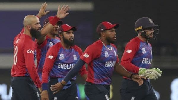 ক্রিজের মধ্যে থাকা উচিৎ ব্যাটসম্যানদের: