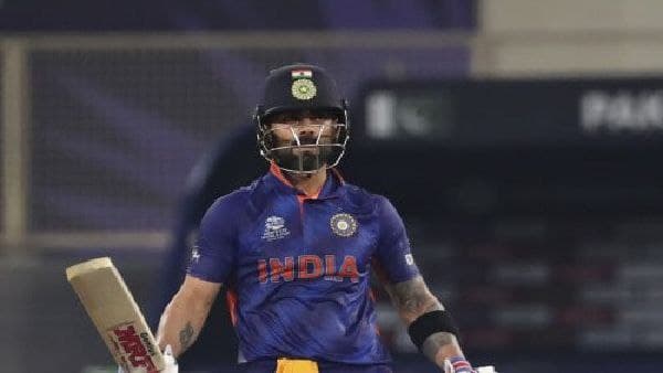 বাবর-রিজওয়ানের সঙ্গে সদ্ভাবে প্রশংসিত বিরাট বাবর-রিজওয়ানের সঙ্গে সদ্ভাবে প্রশংসিত বিরাট