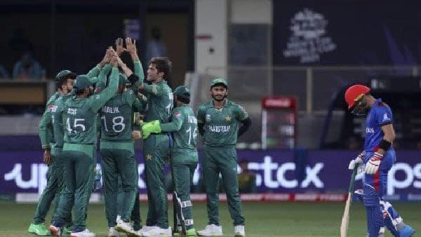 বাবর আজমের পাকিস্তানের জয়ের হ্যাটট্রিক নিশ্চিত করলেন আসিফ বাবর আজমের পাকিস্তানের জয়ের হ্যাটট্রিক নিশ্চিত করলেন আসিফ
