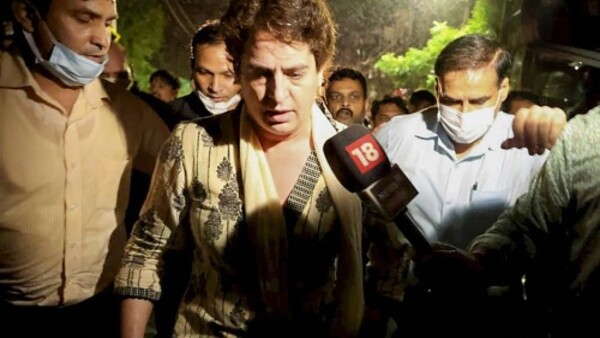 ভিডিও দেখিয়ে প্রতিবাদ ভিডিও দেখিয়ে প্রতিবাদ