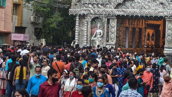 অতীতে ভিড়েই বেড়েছে আক্রান্তের সংখ্যা