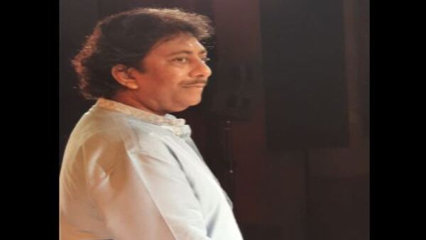 সঙ্গীত শিল্পীকে রশিদ খানকে হুমকি দিয়ে গ্রেফতার