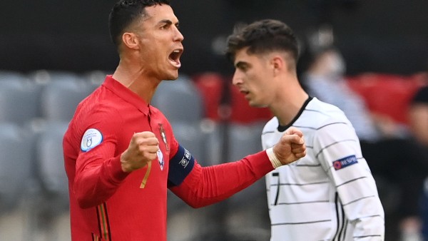 কীভাবে আলাপ জর্জিয়া–রোনাল্ডোর