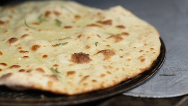 লুচি–রুটি বেলার সময় শব্দ করবেন না