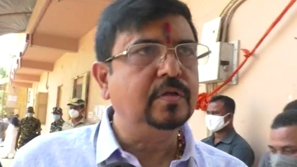 সুজিতের পুজোয় একের পর এক বাধার পিছনে রহস্যের গন্ধ! সুজিতের পুজোয় একের পর এক বাধার পিছনে রহস্যের গন্ধ!