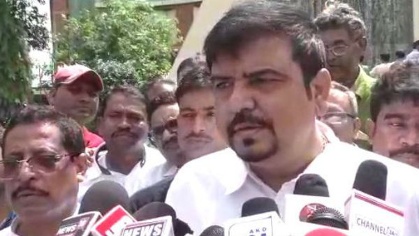 সুজিতের পুজোয় ঘটনা পরম্পরা কিন্তু ভাবিয়ে তুলেছে সুজিতের পুজোয় ঘটনা পরম্পরা কিন্তু ভাবিয়ে তুলেছে