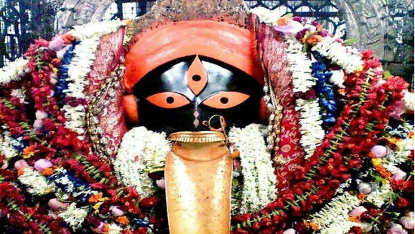 সকাল থেকেই ভিড় শক্তিপীঠগুলিতে সকাল থেকেই ভিড় শক্তিপীঠগুলিতে