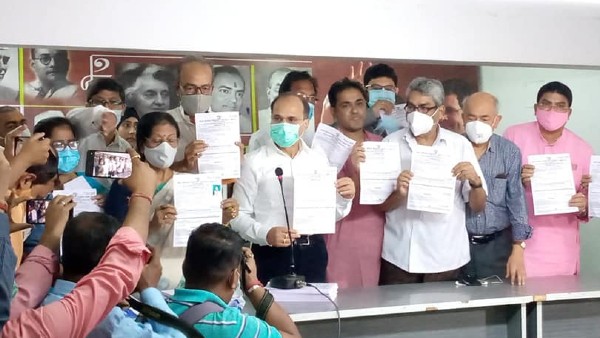 কংগ্রেস যত কমছে, বিজেপি তত বাড়ছে