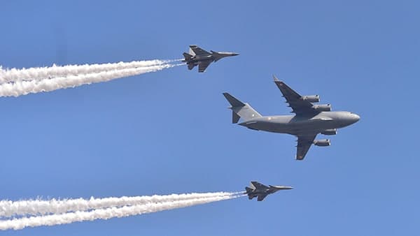 চিন সীমান্ত ঘেষে নামল 'হারকিউলিস' চিন সীমান্ত ঘেষে নামল 'হারকিউলিস'