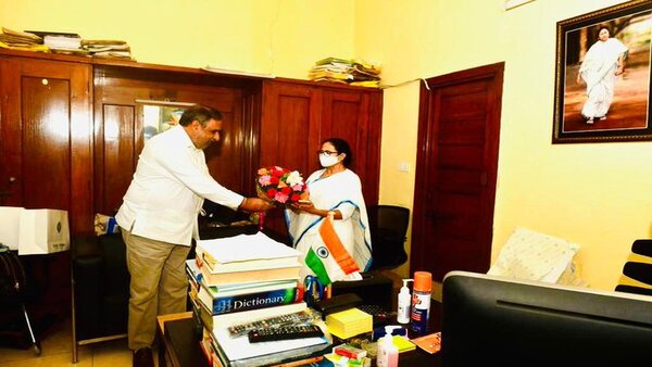 মমতার সঙ্গে কংগ্রেসের পুরনো নেতাদের সঙ্গে যোগাযোগ
