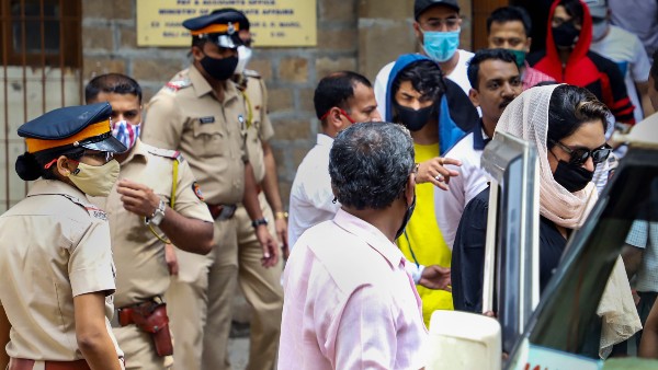 আরিয়ান খানকে ক্লিনচিট আরিয়ান খানকে ক্লিনচিট