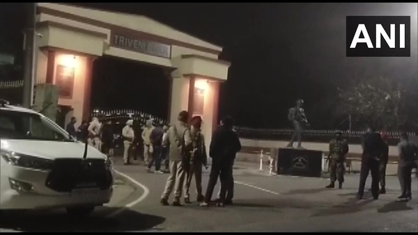 ত্রিবেণী গেটের কাছে গ্রেনেড হামলা ত্রিবেণী গেটের কাছে গ্রেনেড হামলা