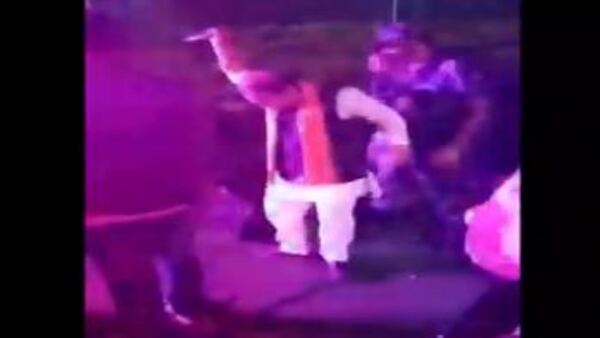 মঞ্চে বিজেপি বিধায়কের উদ্দাম নাচ