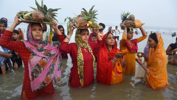 কোন বাসনে অর্ঘ অর্পণ করবেন