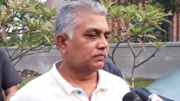 চোখে পড়ার জন্যই লাফালাফি চোখে পড়ার জন্যই লাফালাফি