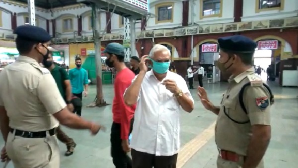 বিনা টিকিটের যাত্রী ছেড়ে এবার বিনা মাস্কের যাত্রী টার্গেট