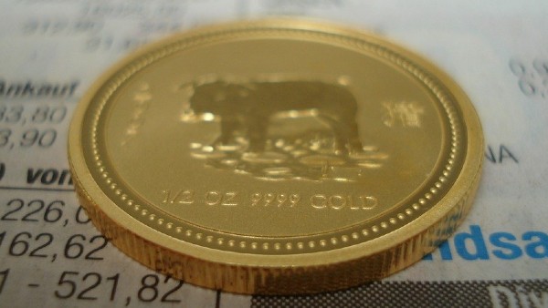 ধনতেরসে সোনা–রূপোর কয়েন কেনা হয় ধনতেরসে সোনা–রূপোর কয়েন কেনা হয়