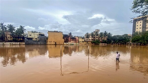 বাঁধ থেকে বেড়েছে জল ছাড়ার পরিমাণ