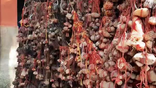 এই মন্দিরে অদ্ভুত এক রীতি আছে